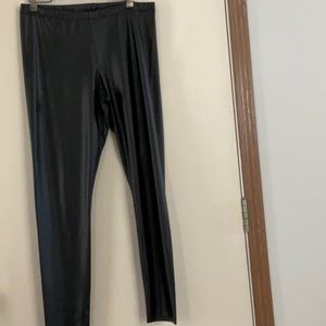 Guess faux leather skinny stretch pant with elastic waist.